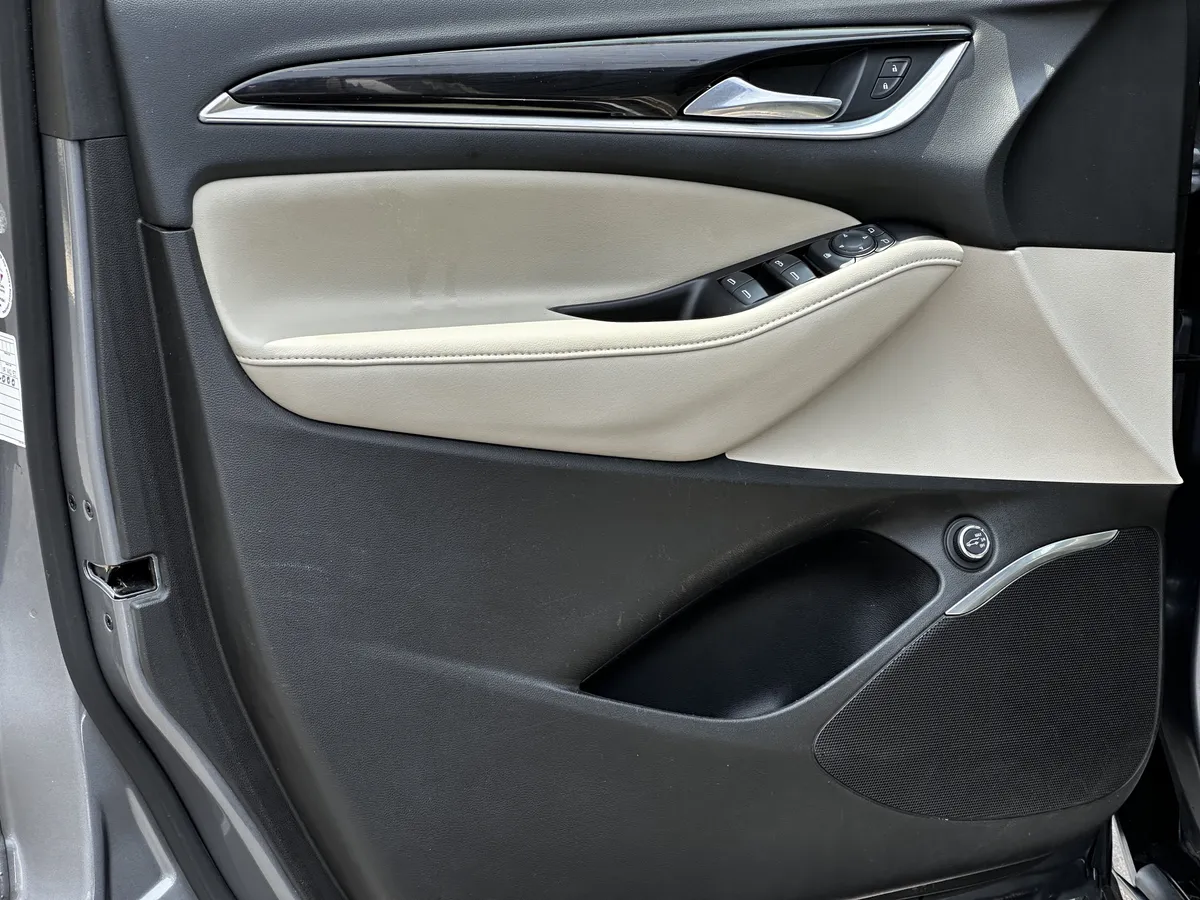 2019 Buick Enclave Essence thumbnail 13