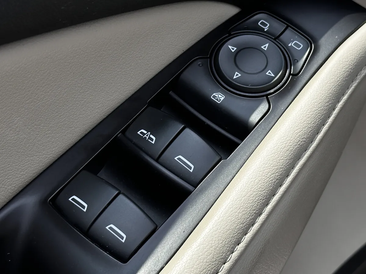 2019 Buick Enclave Essence thumbnail 14