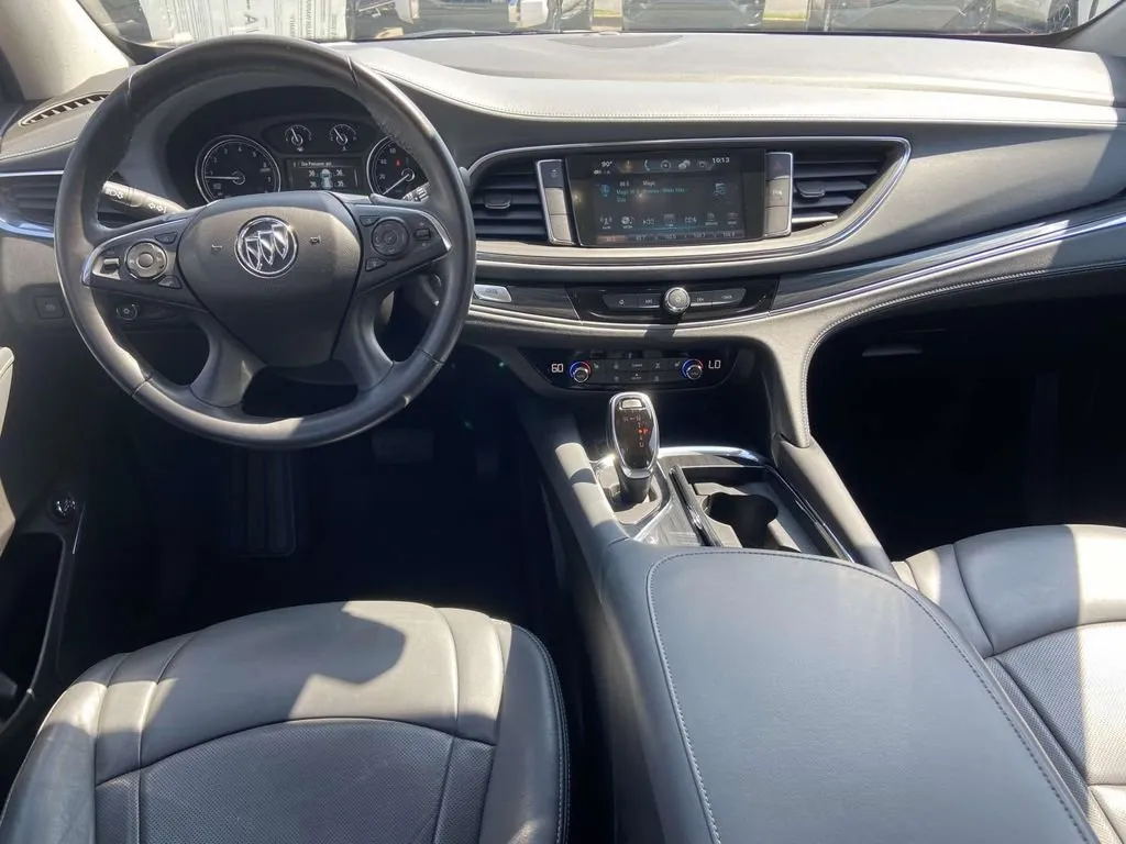 2019 Buick Enclave Essence thumbnail 10