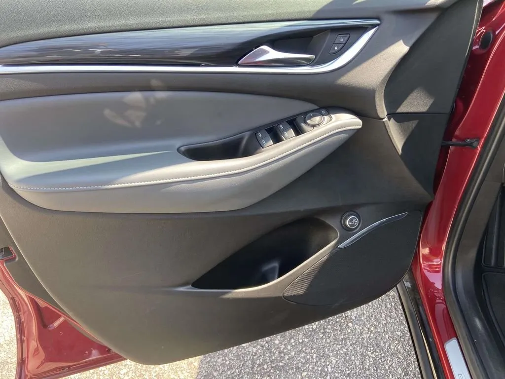 2019 Buick Enclave Essence thumbnail 11