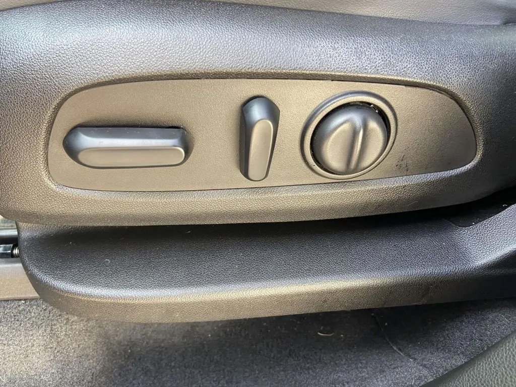 2019 Buick Enclave Essence thumbnail 16