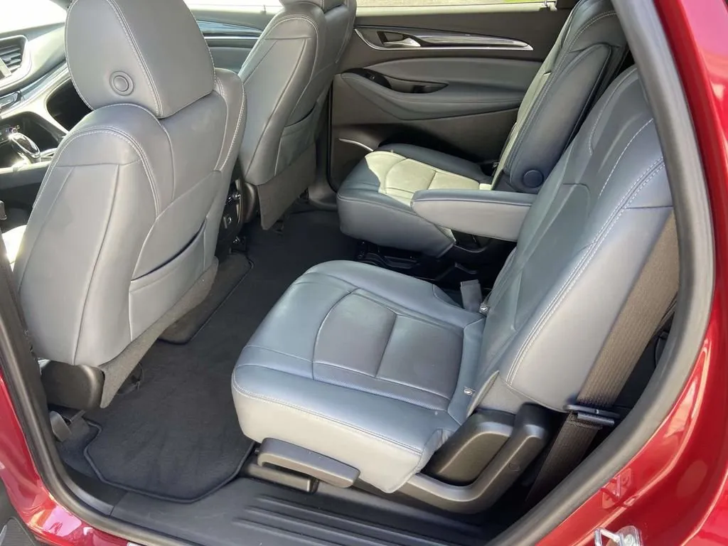 2019 Buick Enclave Essence thumbnail 19