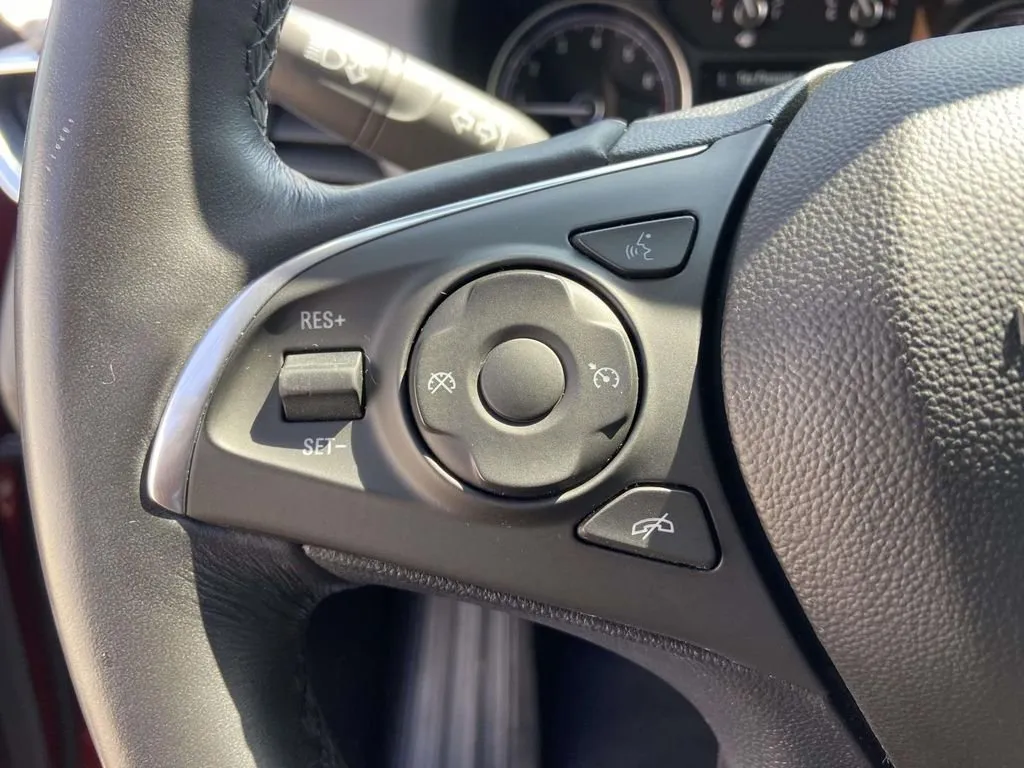 2019 Buick Enclave Essence thumbnail 33