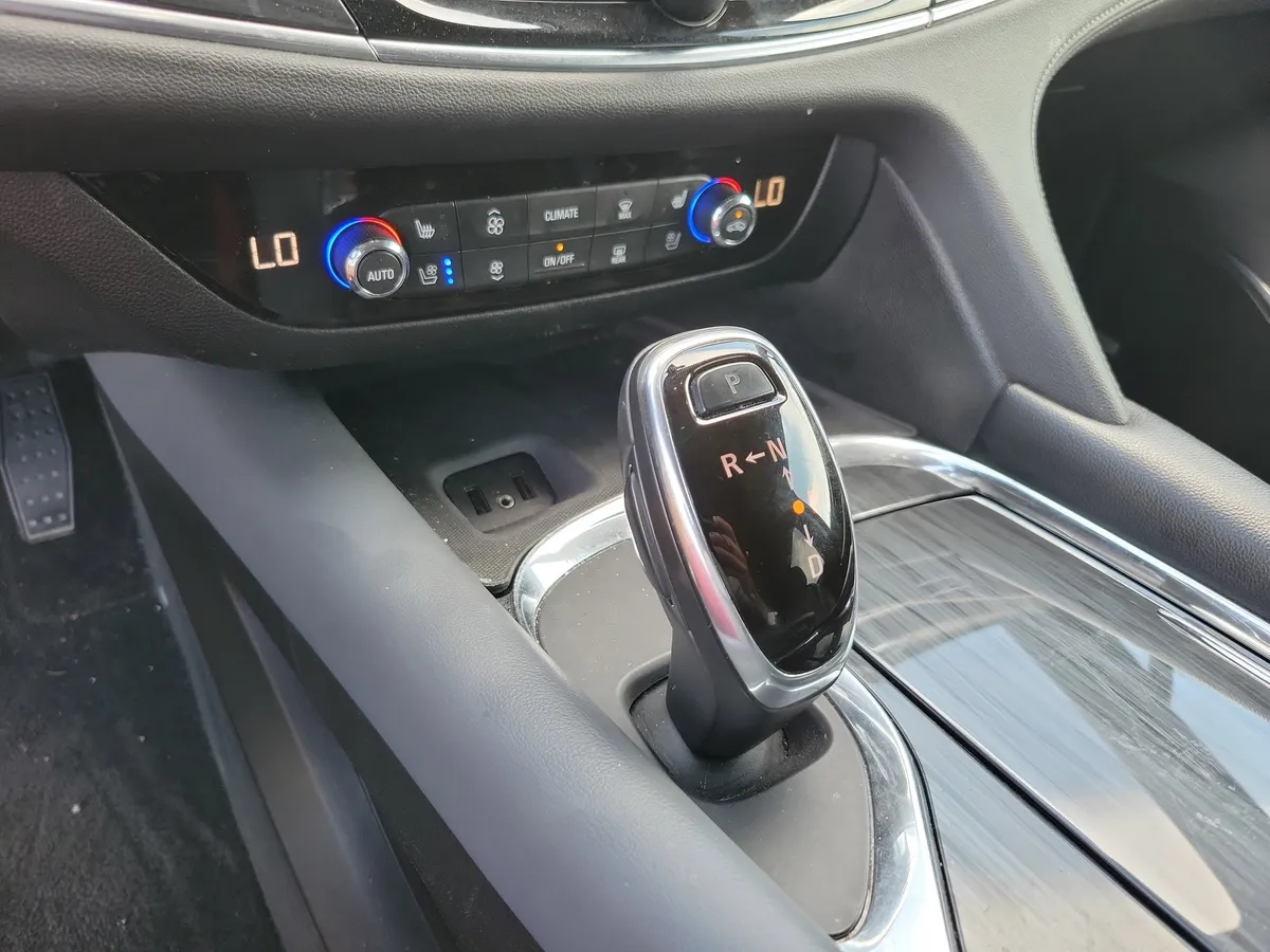 2019 Buick Enclave Premium thumbnail 12