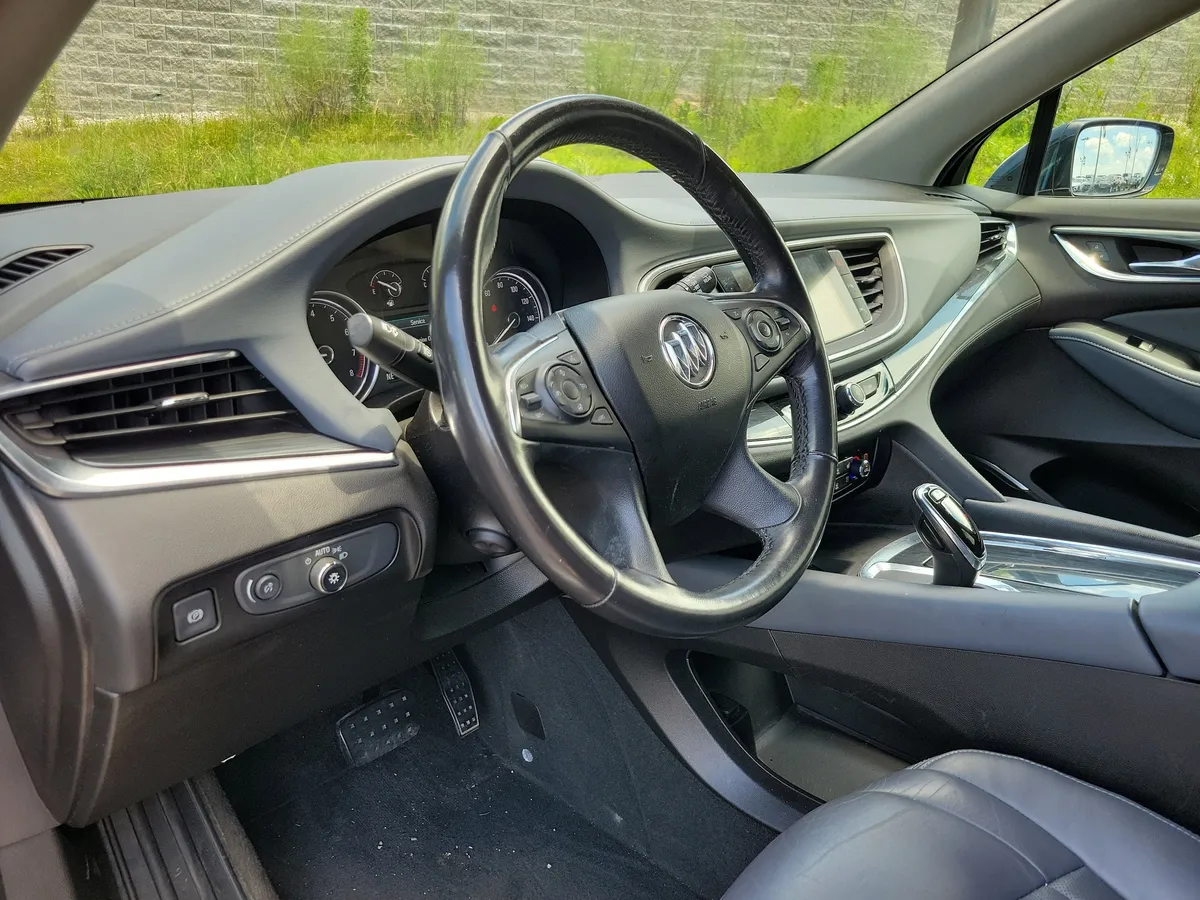 2019 Buick Enclave Premium thumbnail 3