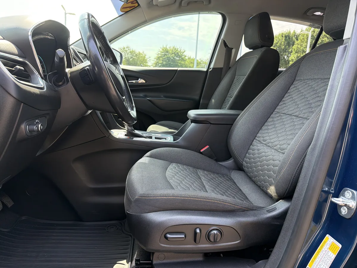 2019 Chevrolet Equinox LT thumbnail 15