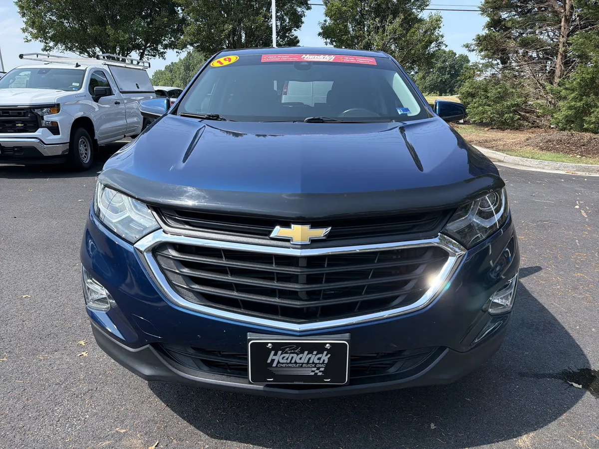 2019 Chevrolet Equinox LT thumbnail 2