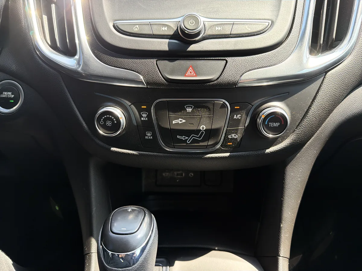 2019 Chevrolet Equinox LT thumbnail 23