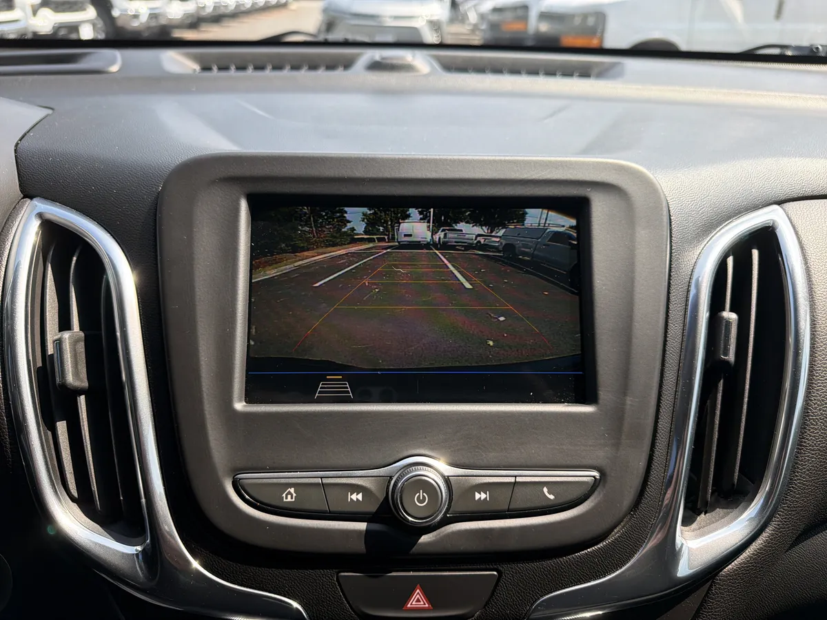 2019 Chevrolet Equinox LT thumbnail 24