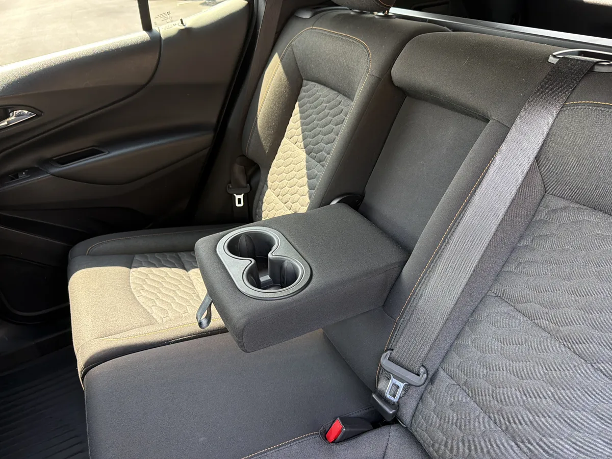 2019 Chevrolet Equinox LT thumbnail 31