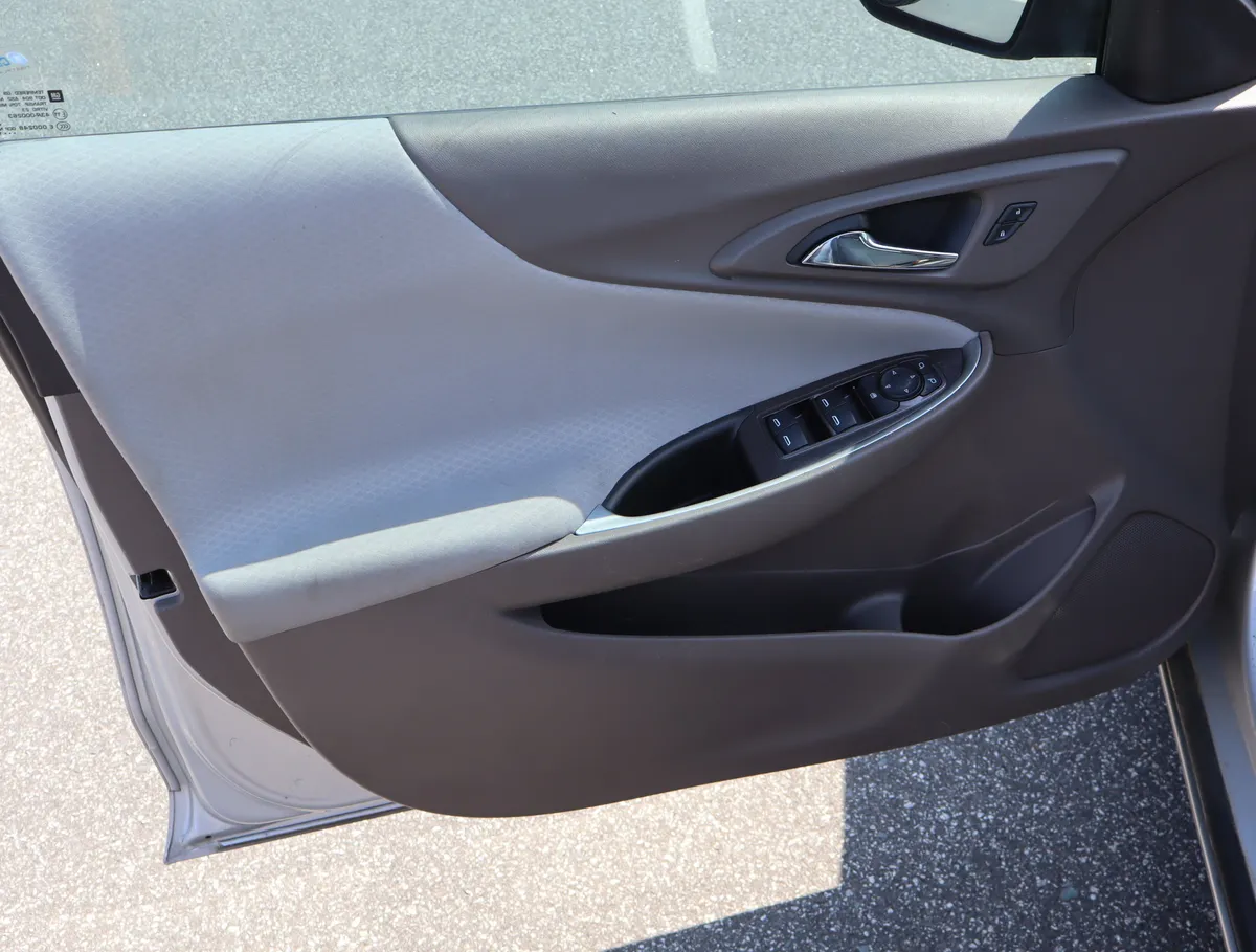 2019 Chevrolet Malibu LS thumbnail 12