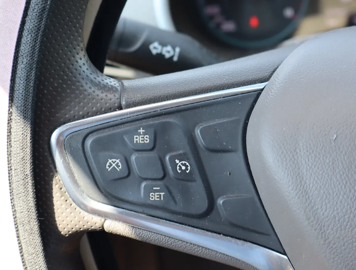 2019 Chevrolet Malibu LS thumbnail 18