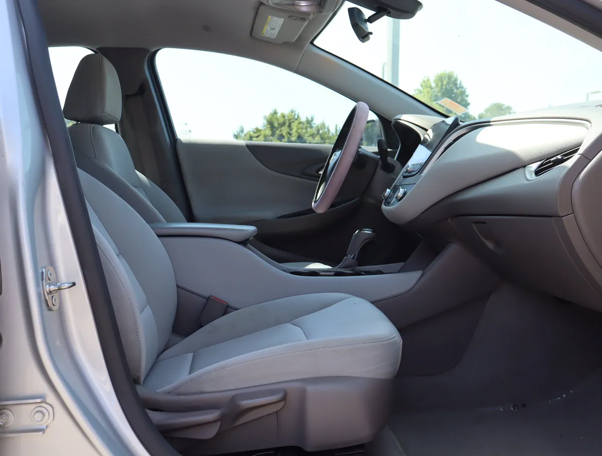 2019 Chevrolet Malibu LS thumbnail 19