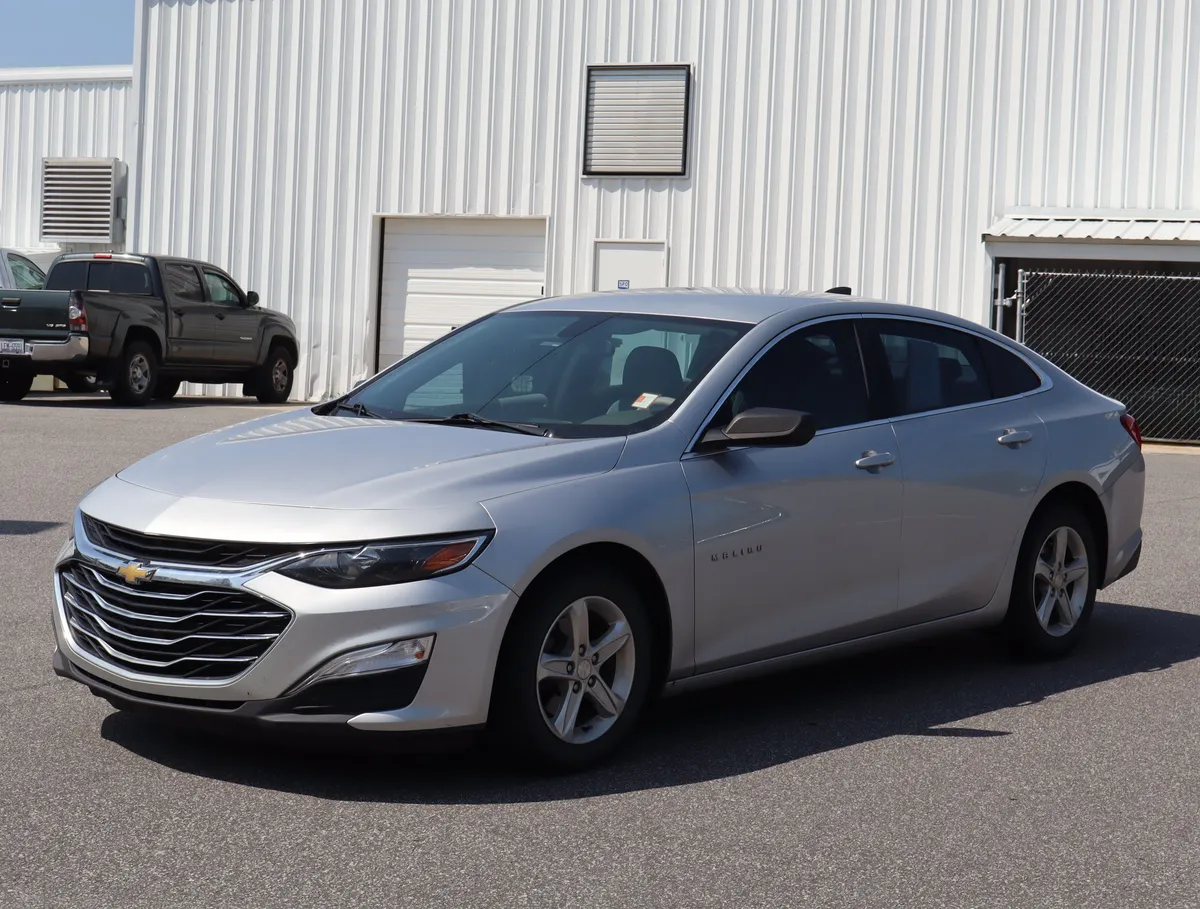 2019 Chevrolet Malibu LS thumbnail 4