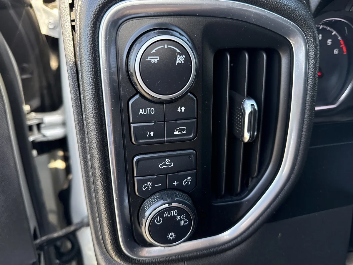2019 Chevrolet Silverado 1500 LT thumbnail 17