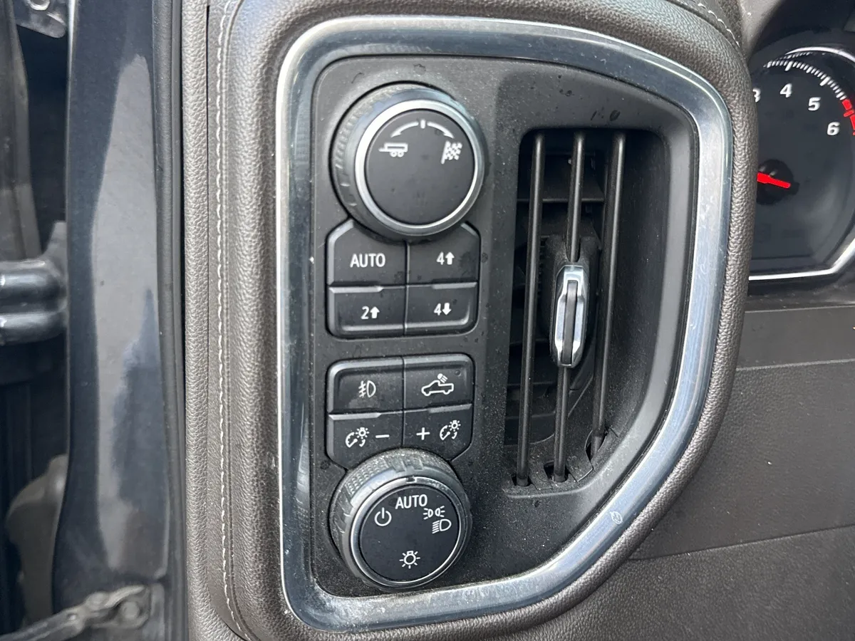 2019 Chevrolet Silverado 1500 LT Trail Boss thumbnail 16