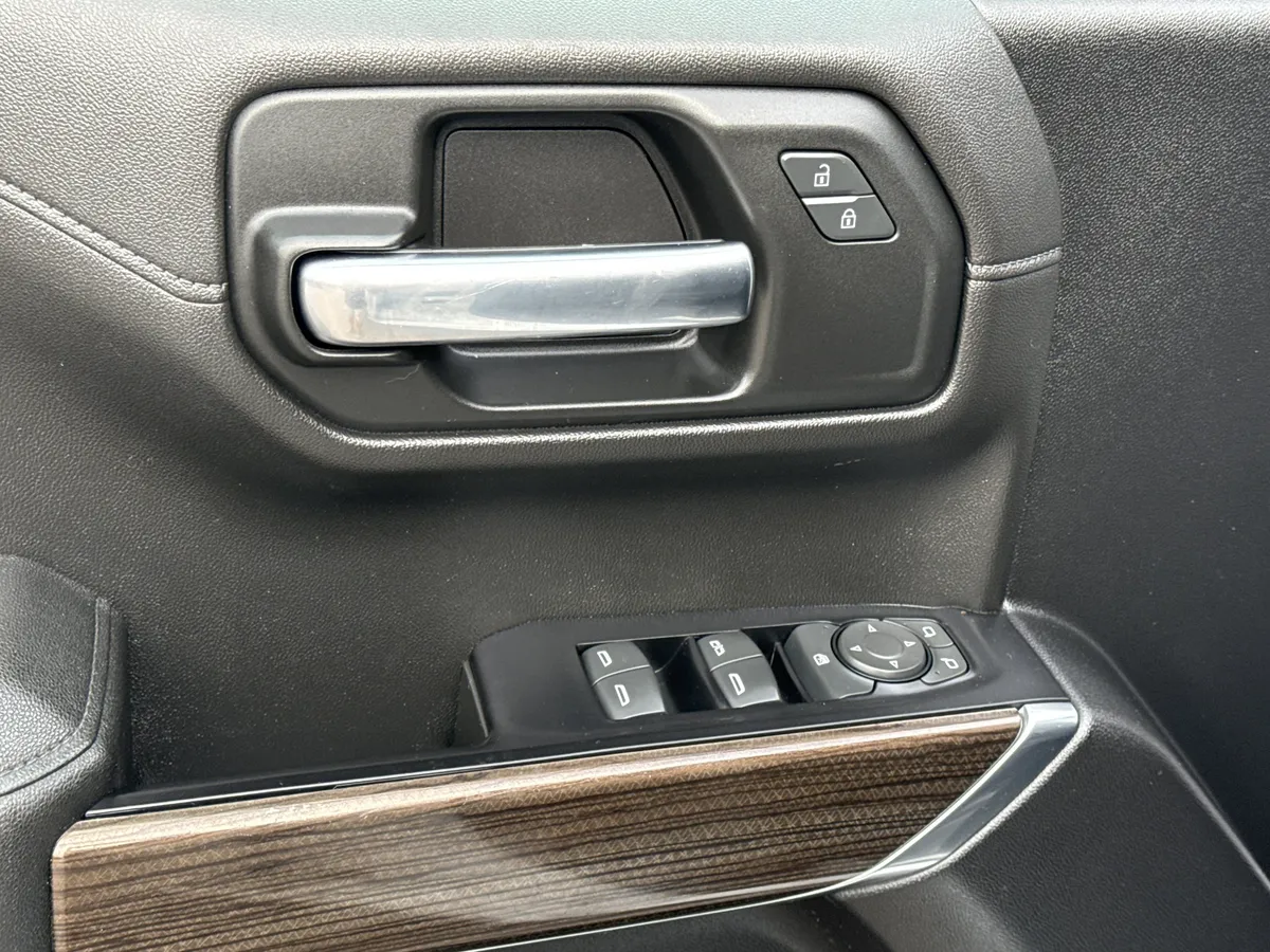 2019 Chevrolet Silverado 1500 RST thumbnail 19
