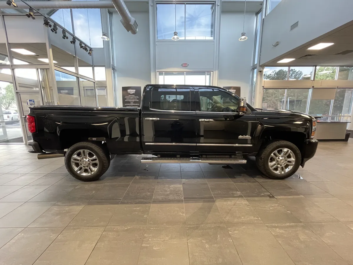 2019 Chevrolet Silverado 2500HD High Country thumbnail 10