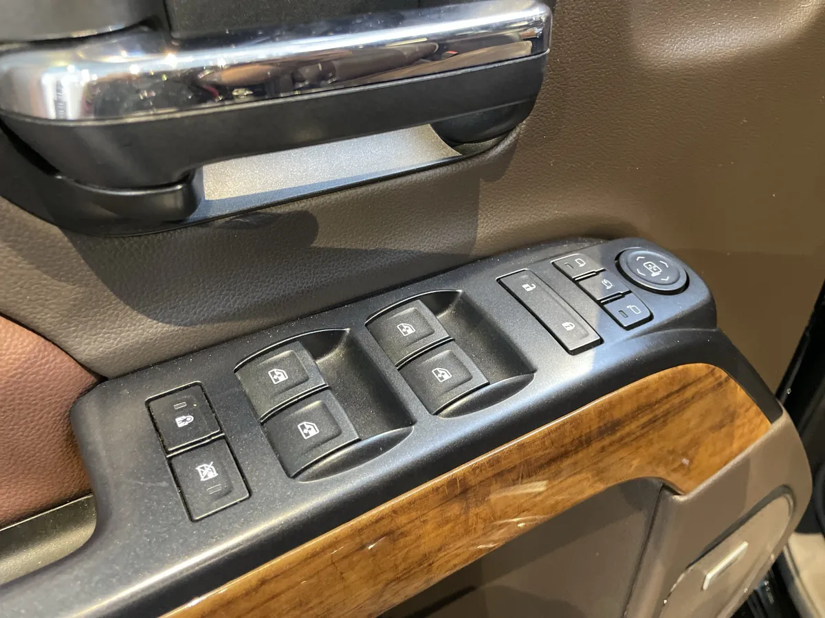2019 Chevrolet Silverado 2500HD High Country thumbnail 16