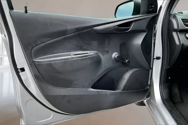 2019 Chevrolet Spark LS thumbnail 15