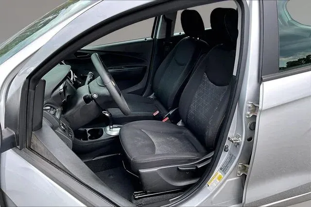 2019 Chevrolet Spark LS thumbnail 16