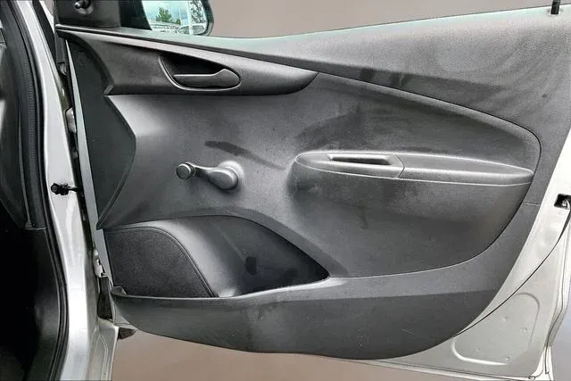 2019 Chevrolet Spark LS thumbnail 23