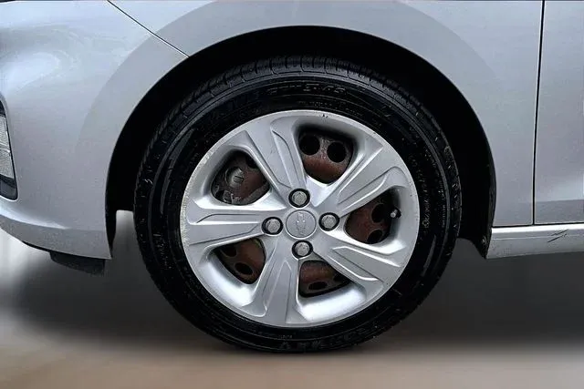 2019 Chevrolet Spark LS thumbnail 26