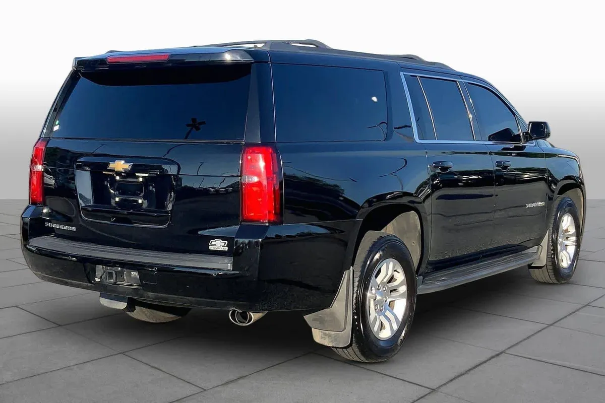 2019 Chevrolet Suburban LT thumbnail 13