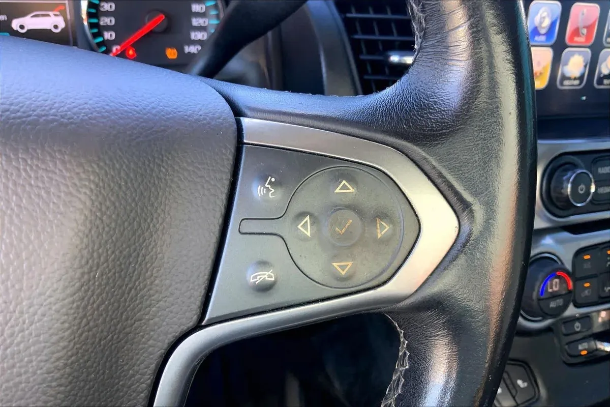 2019 Chevrolet Suburban LT thumbnail 24