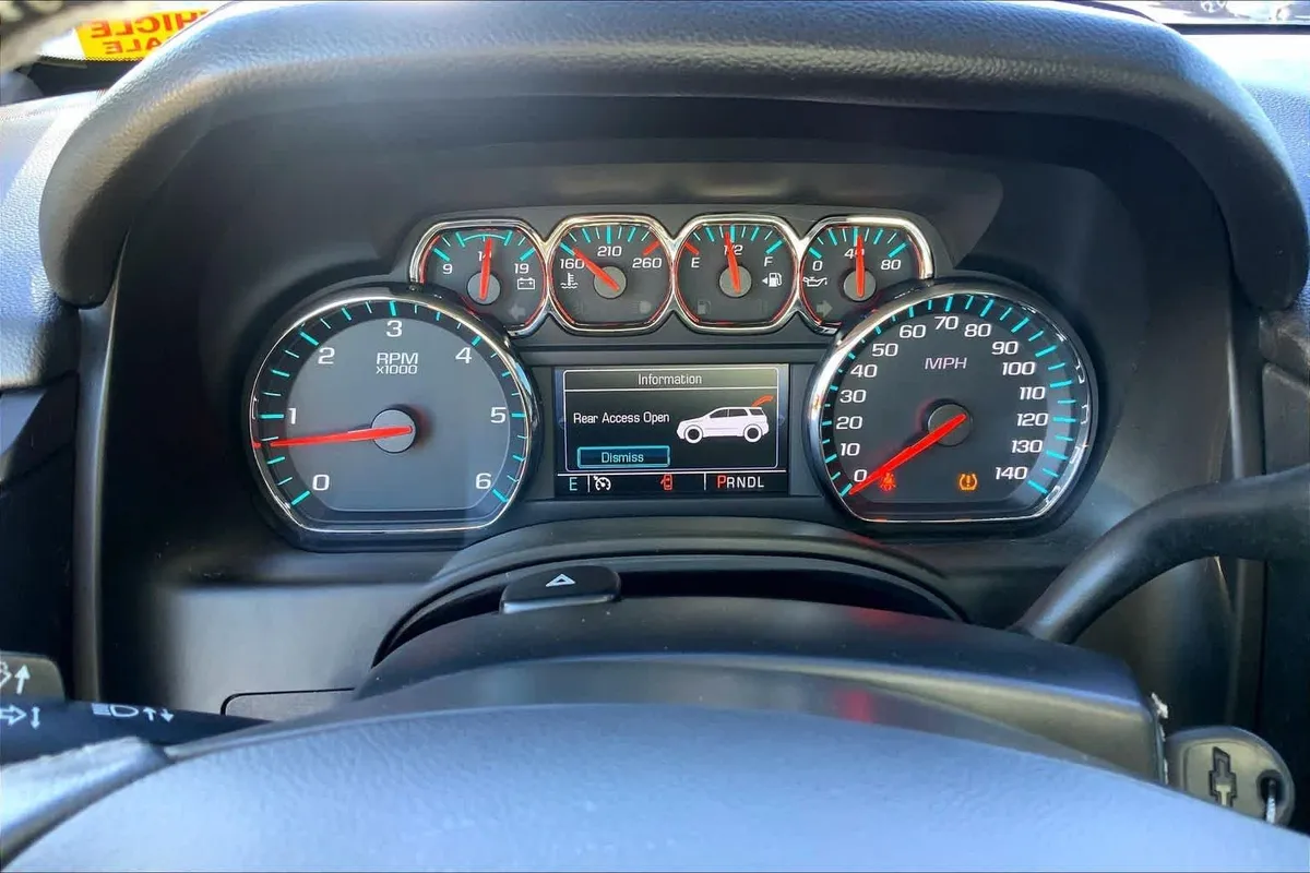 2019 Chevrolet Suburban LT thumbnail 25
