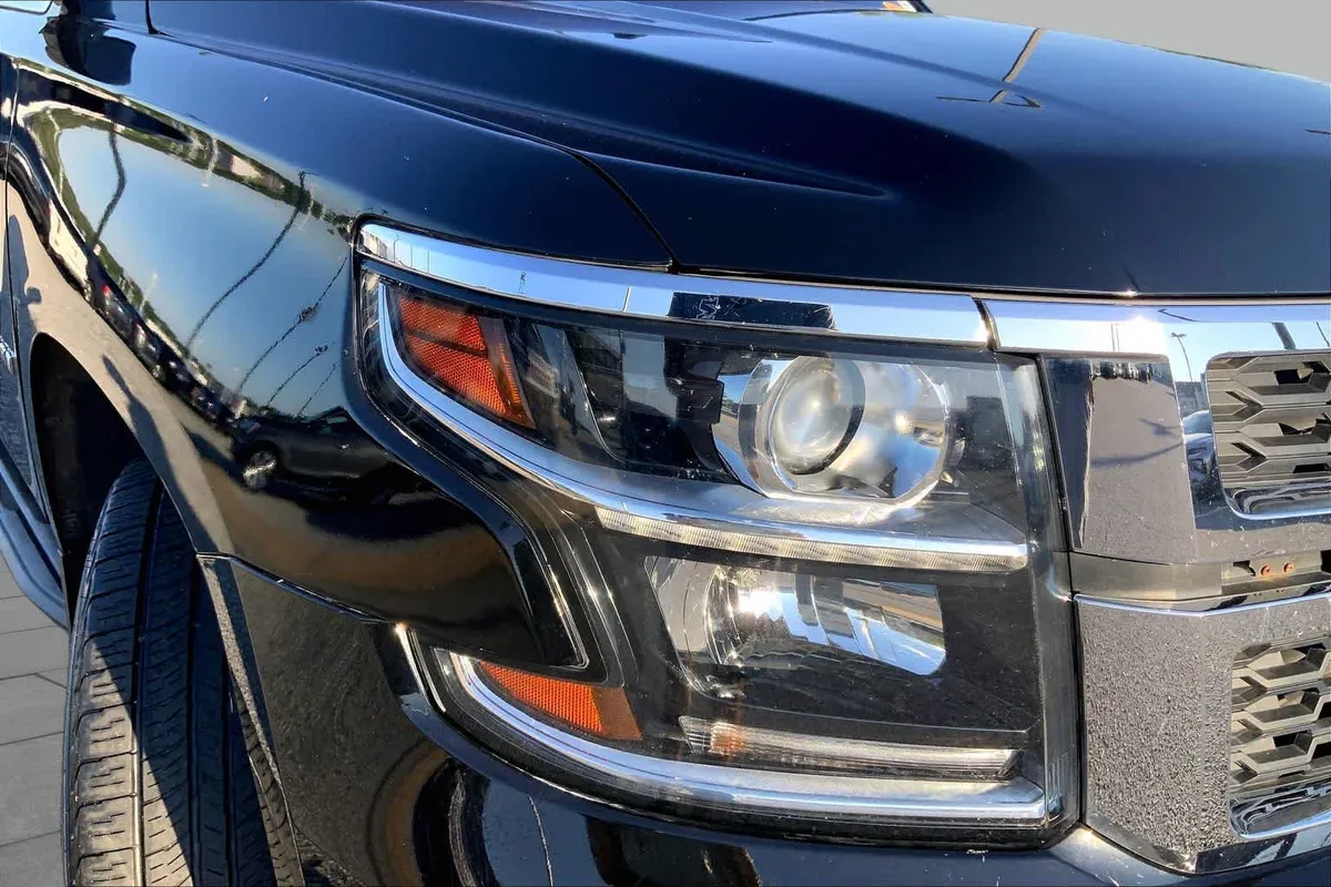 2019 Chevrolet Suburban LT thumbnail 26