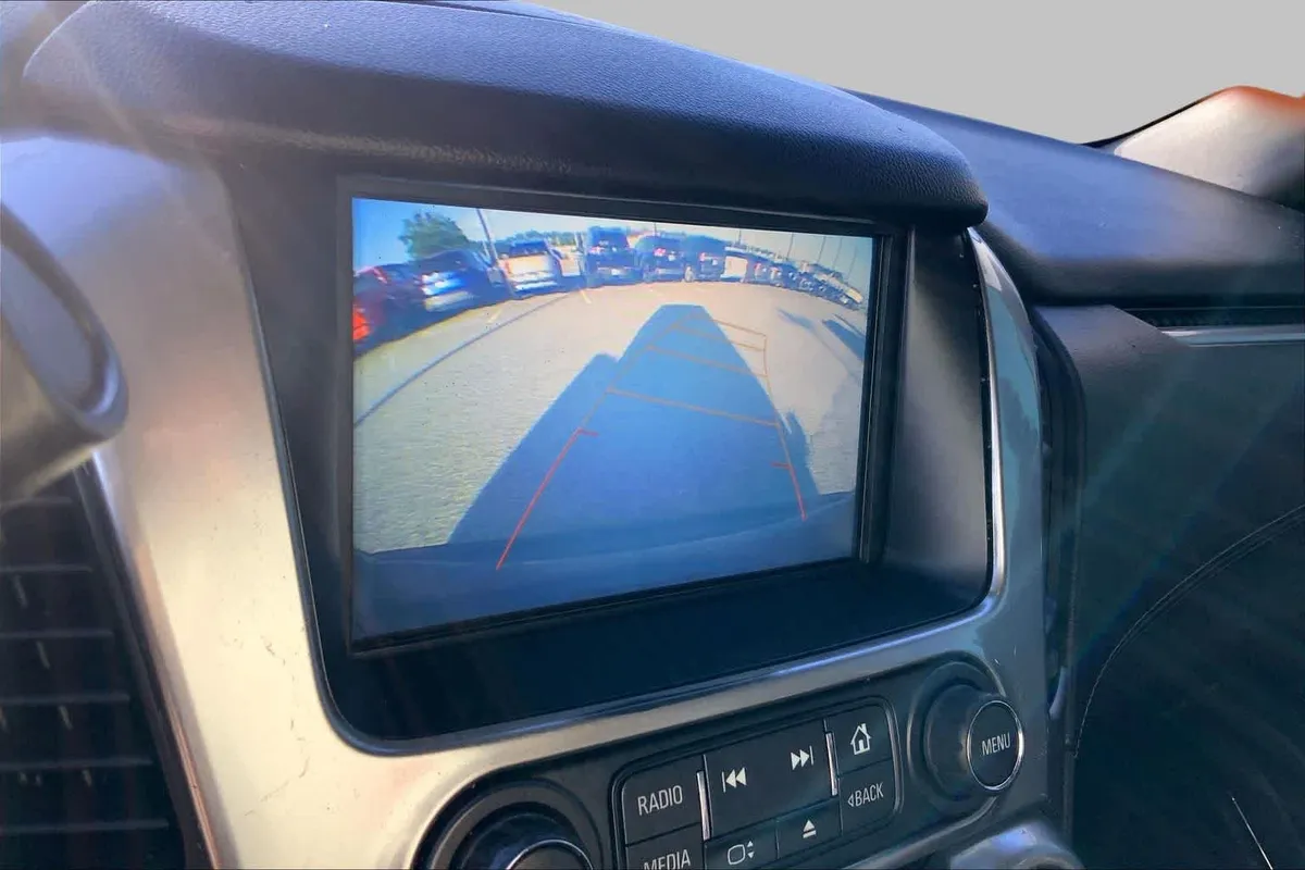 2019 Chevrolet Suburban LT thumbnail 28