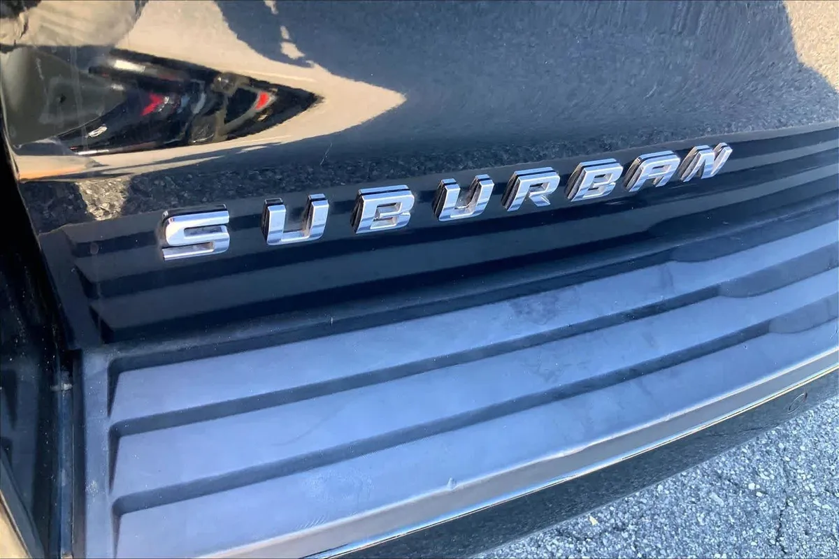 2019 Chevrolet Suburban LT thumbnail 30
