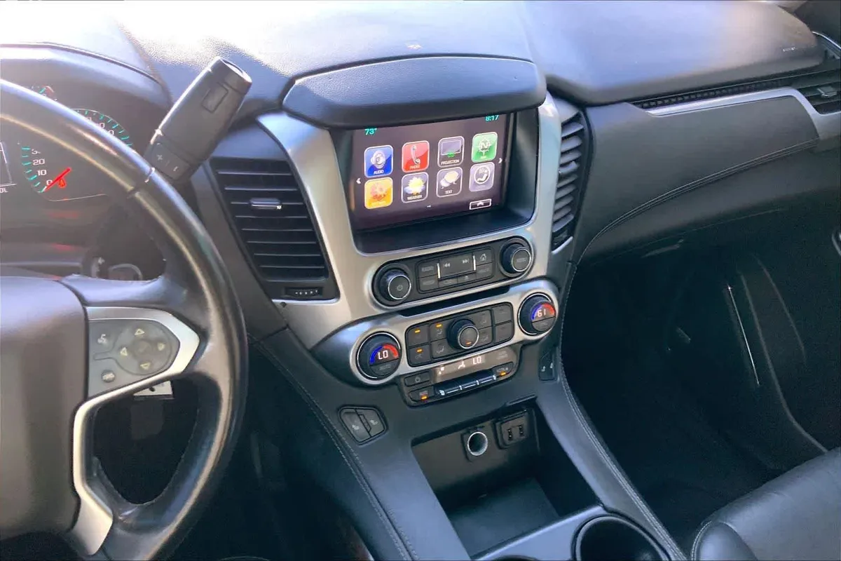 2019 Chevrolet Suburban LT thumbnail 7