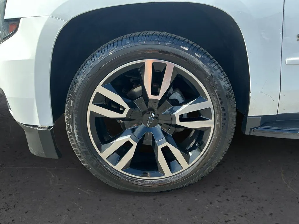 2019 Chevrolet Suburban Premier thumbnail 13