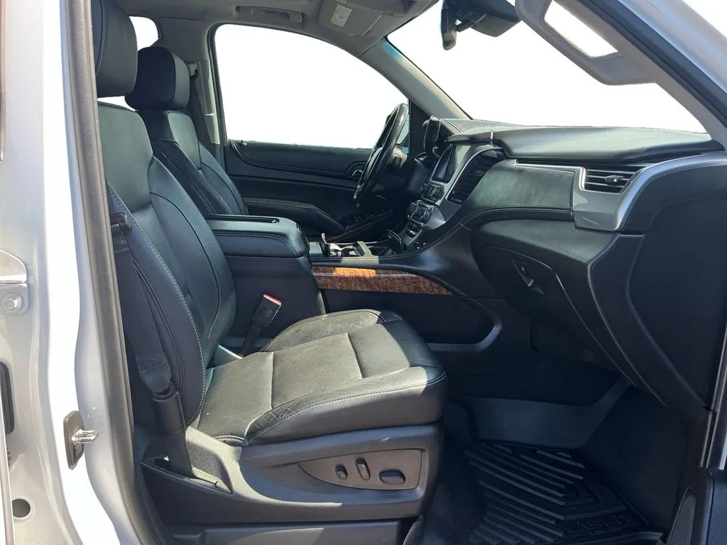 2019 Chevrolet Suburban Premier thumbnail 22