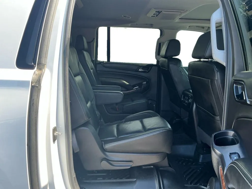 2019 Chevrolet Suburban Premier thumbnail 23