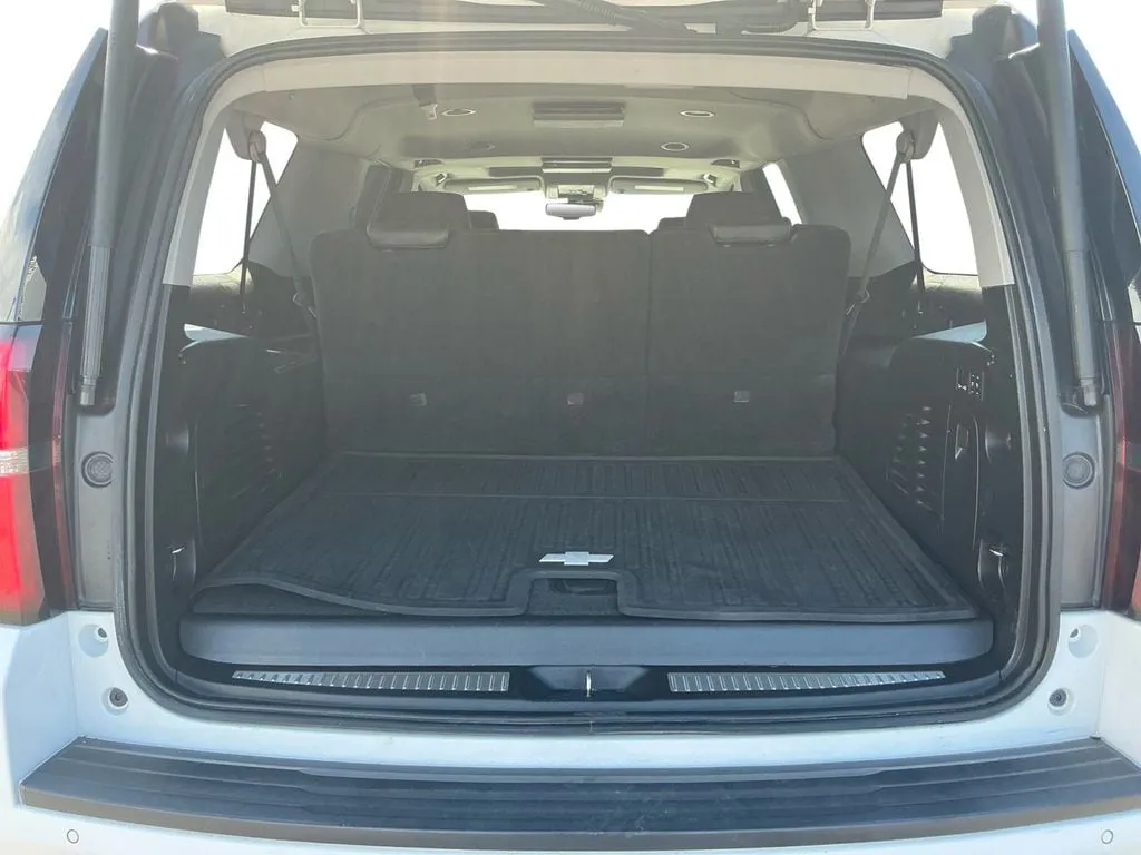 2019 Chevrolet Suburban Premier thumbnail 24