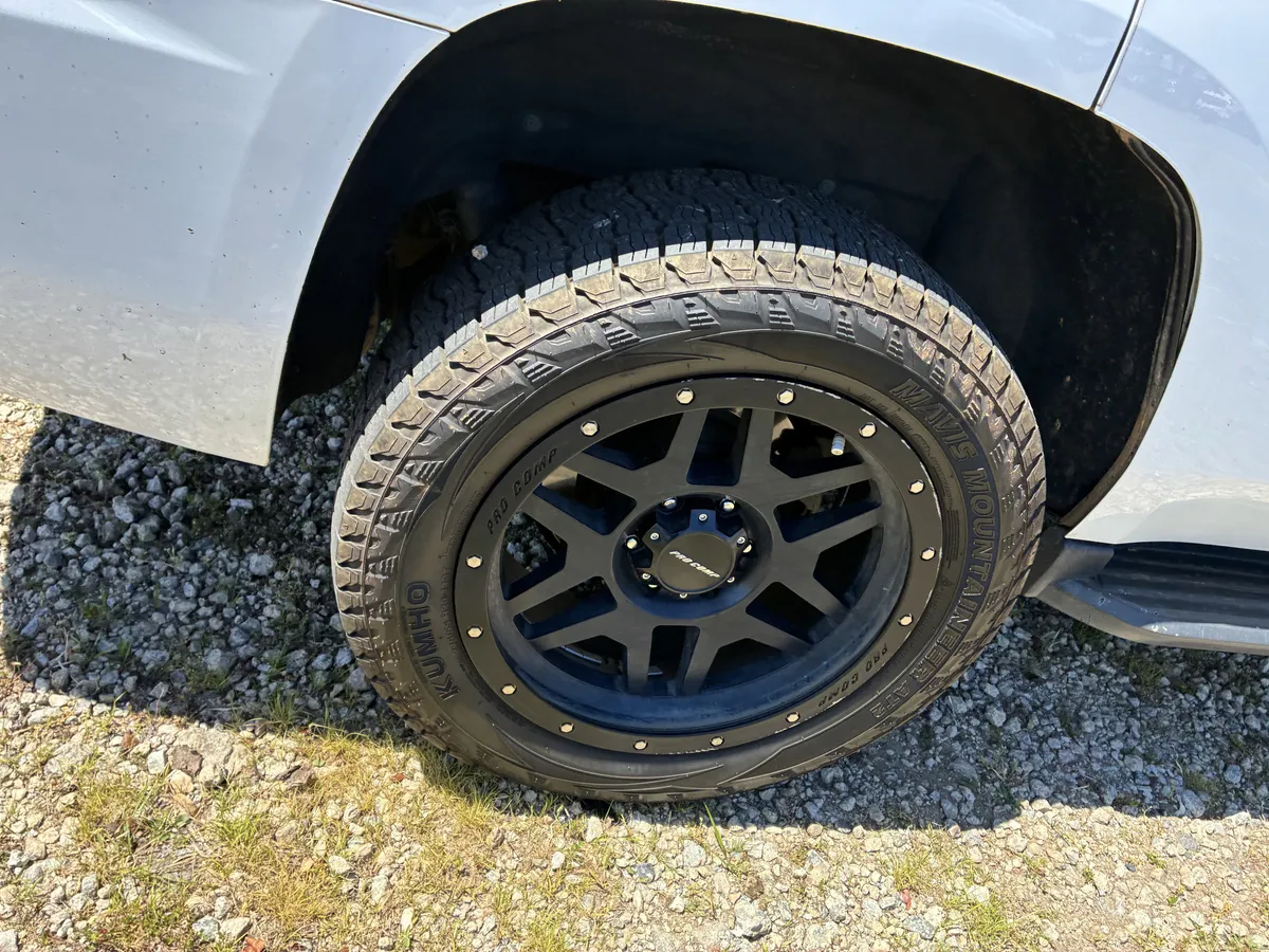 2019 Chevrolet Tahoe LS thumbnail 16