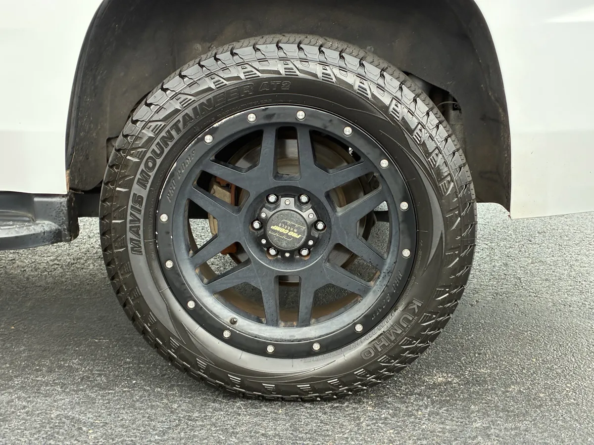 2019 Chevrolet Tahoe LS thumbnail 17