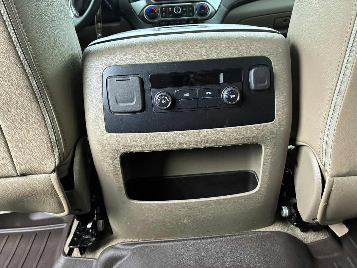 2019 Chevrolet Tahoe LS thumbnail 24