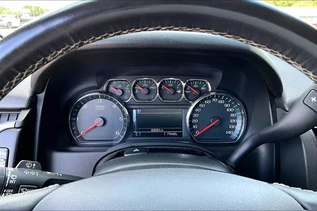2019 Chevrolet Tahoe LT thumbnail 12
