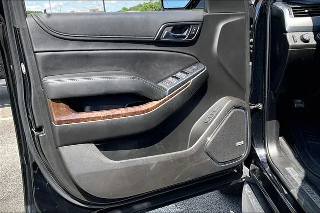 2019 Chevrolet Tahoe LT thumbnail 17