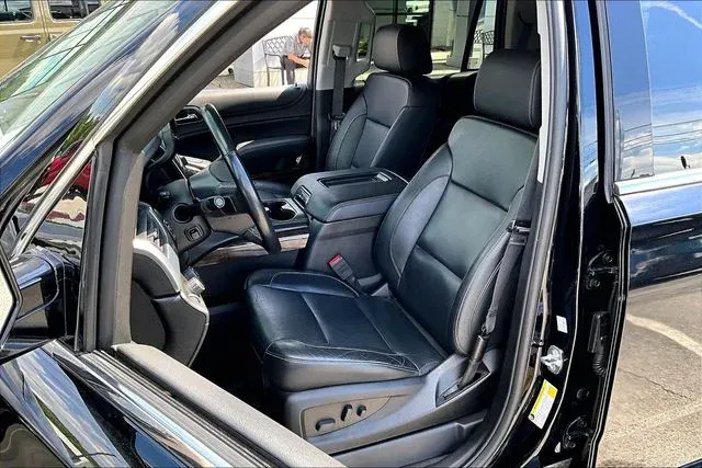 2019 Chevrolet Tahoe LT thumbnail 18