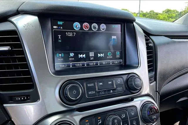 2019 Chevrolet Tahoe LT thumbnail 22
