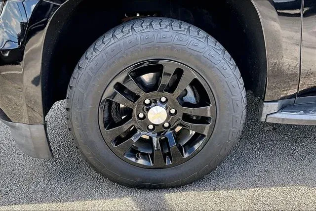 2019 Chevrolet Tahoe LT thumbnail 28