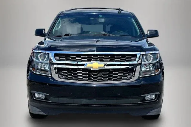 2019 Chevrolet Tahoe LT thumbnail 3