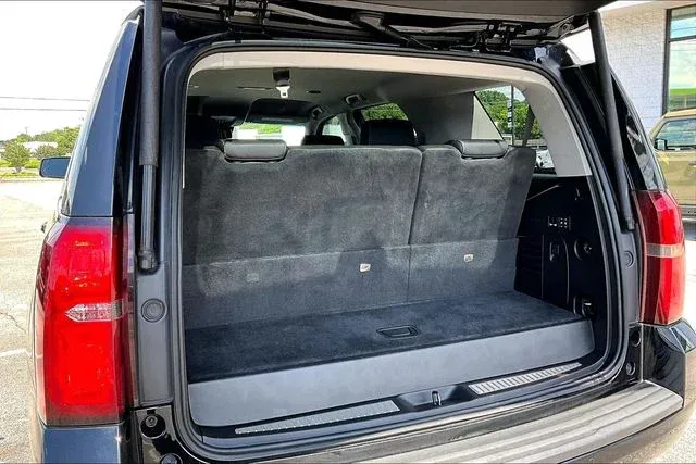 2019 Chevrolet Tahoe LT thumbnail 30