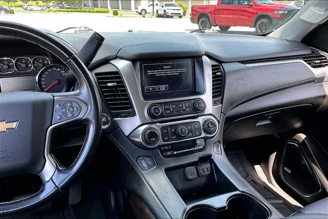 2019 Chevrolet Tahoe LT thumbnail 9
