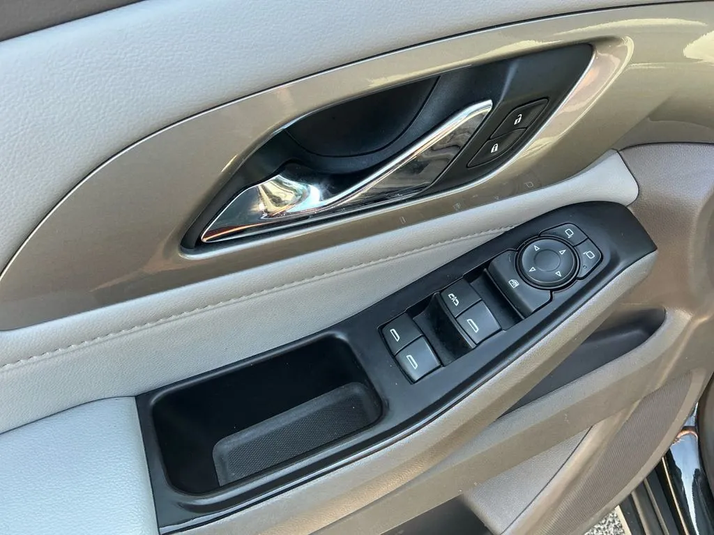 2019 Chevrolet Traverse LT thumbnail 16